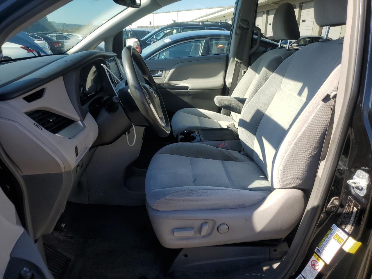 2018 Toyota Sienna Le VIN: 5TDKZ3DC9JS948285 Lot: 82350405