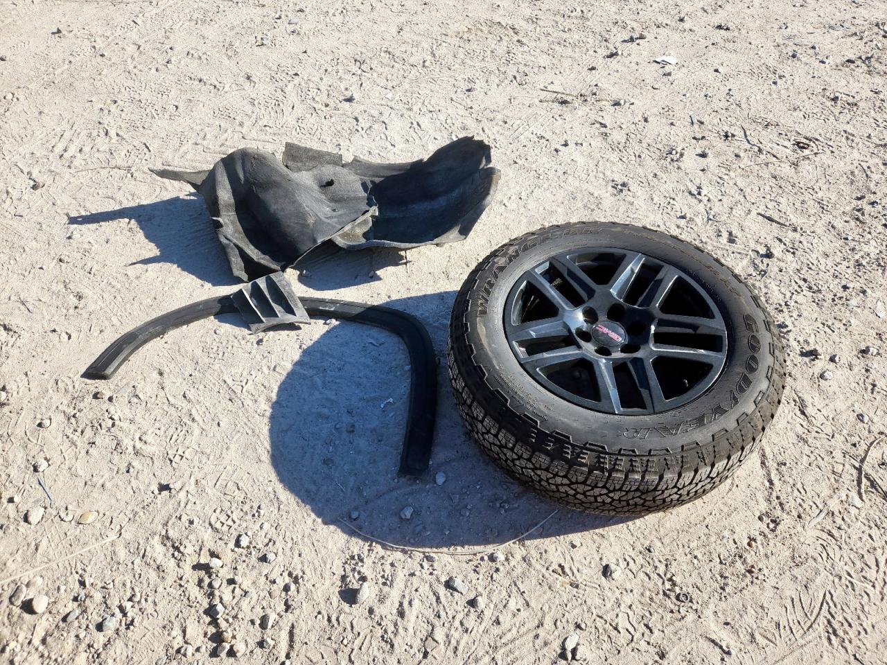 2022 GMC Sierra K1500 At4X VIN: 3GTUUFEL6NG581728 Lot: 85601135