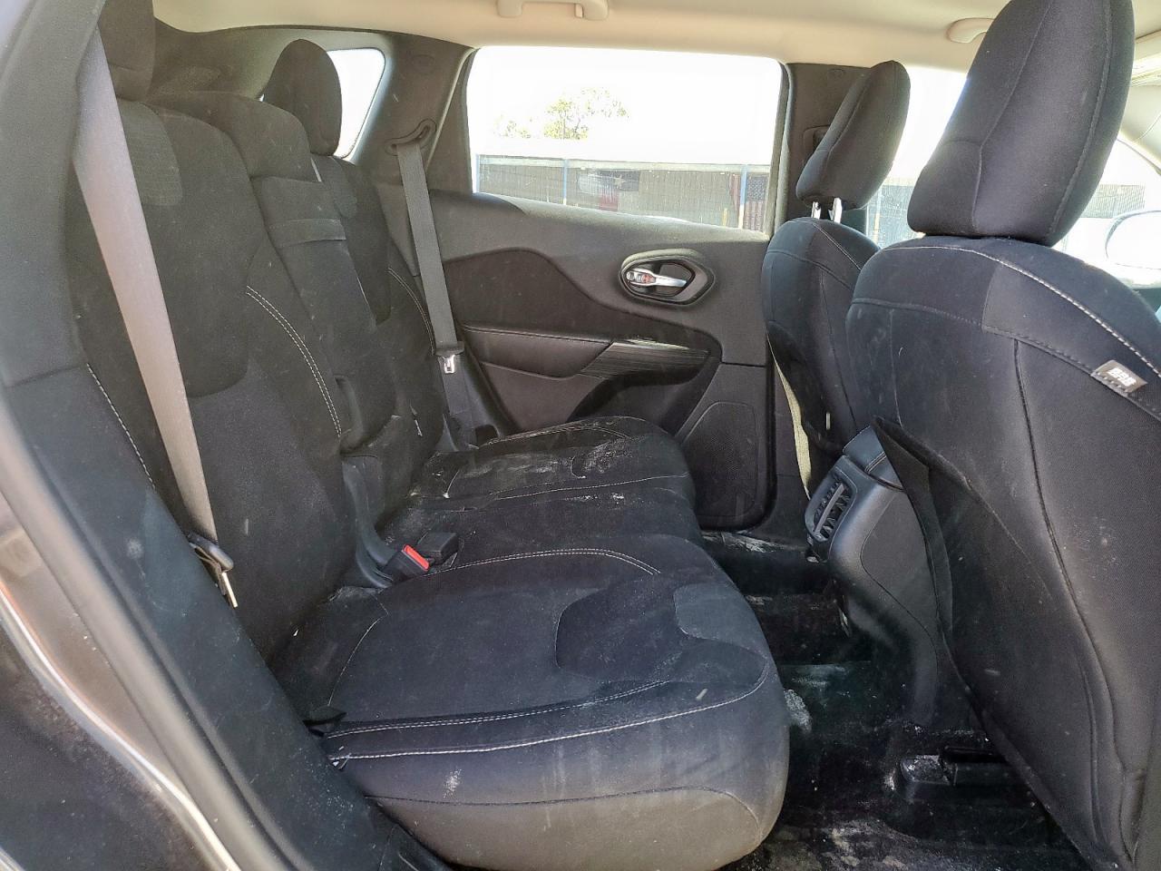 2015 Jeep Cherokee Latitude VIN: 1C4PJMCB0FW734465 Lot: 85425285