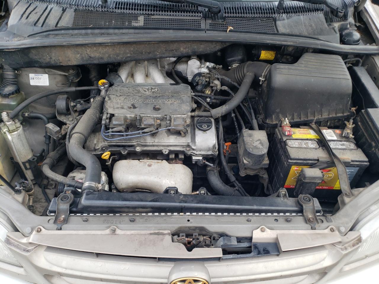 1998 Toyota Sienna Le VIN: 4T3ZF13C5WU057946 Lot: 82632275