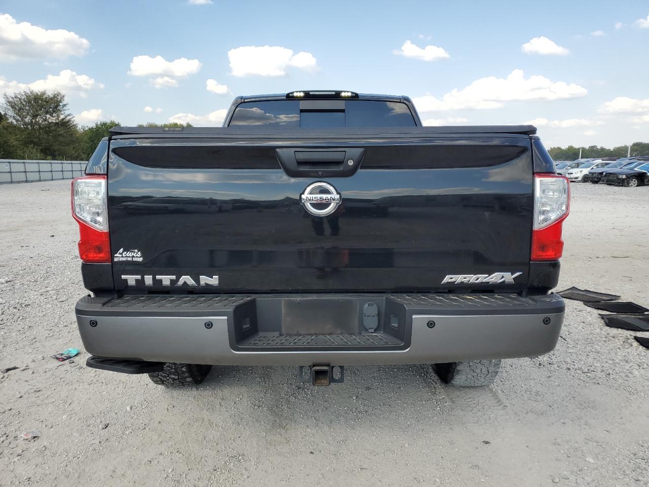 2017 Nissan Titan Sv VIN: 1N6AA1C55HN561000 Lot: 84373705