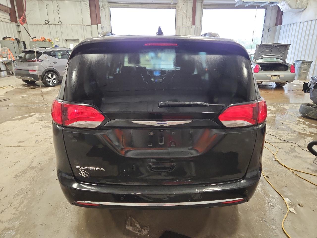2018 Chrysler Pacifica Touring L VIN: 2C4RC1BG3JR128237 Lot: 87391365