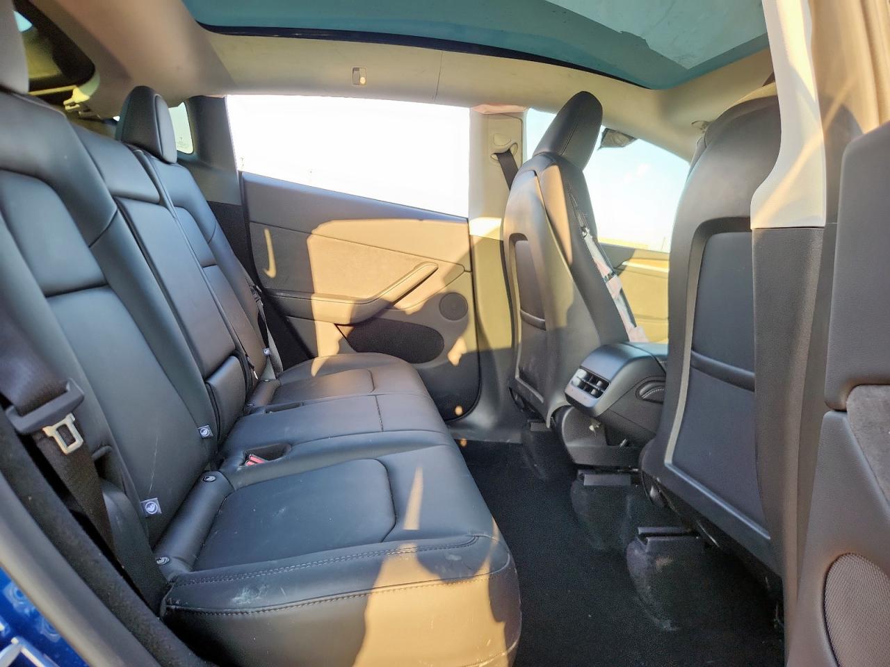 2024 Tesla Model Y VIN: 7SAYGDED4RA326724 Lot: 89837295