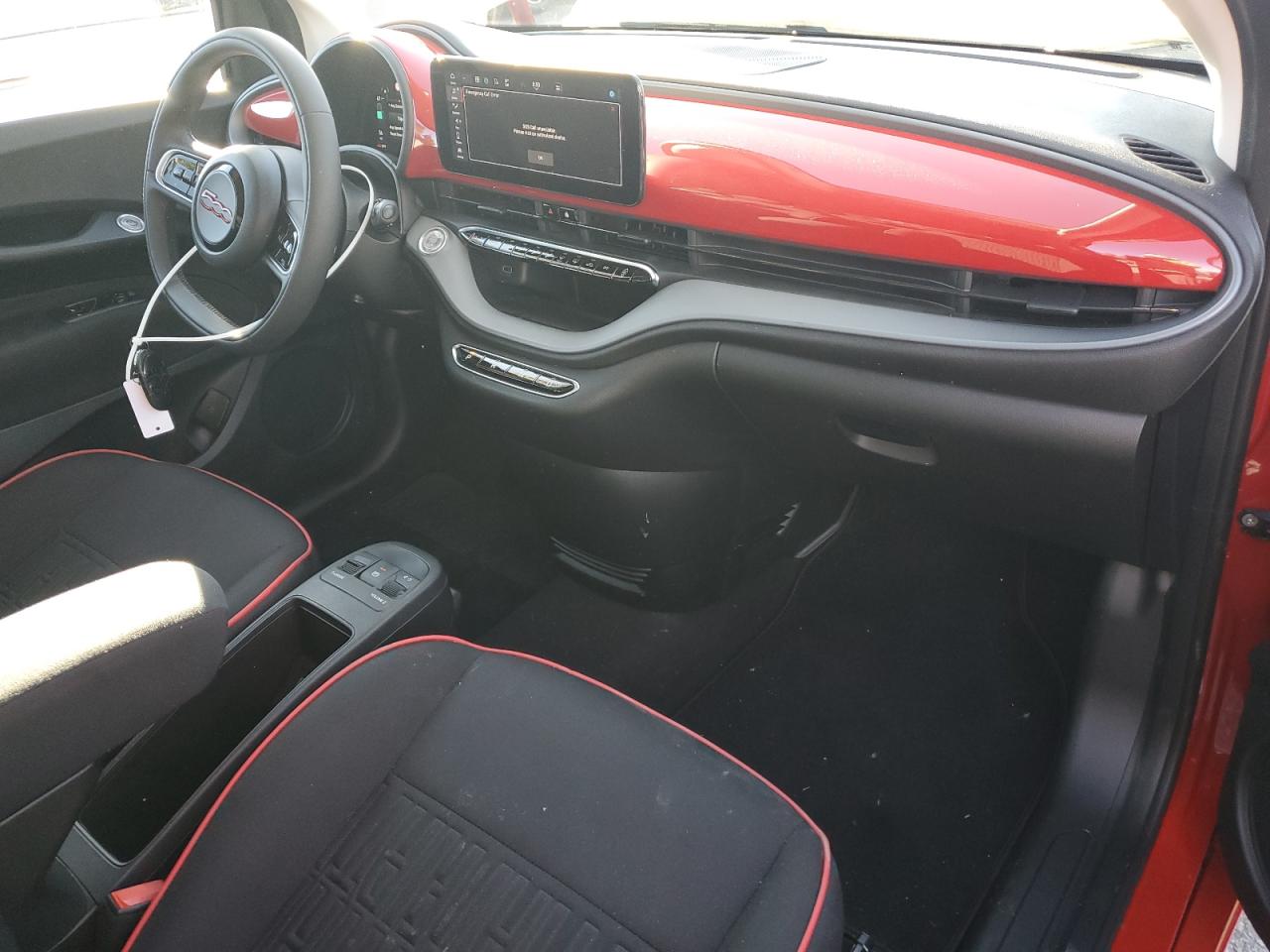 2024 Fiat 500 E Red VIN: ZFAFFAA47RX213815 Lot: 87045965