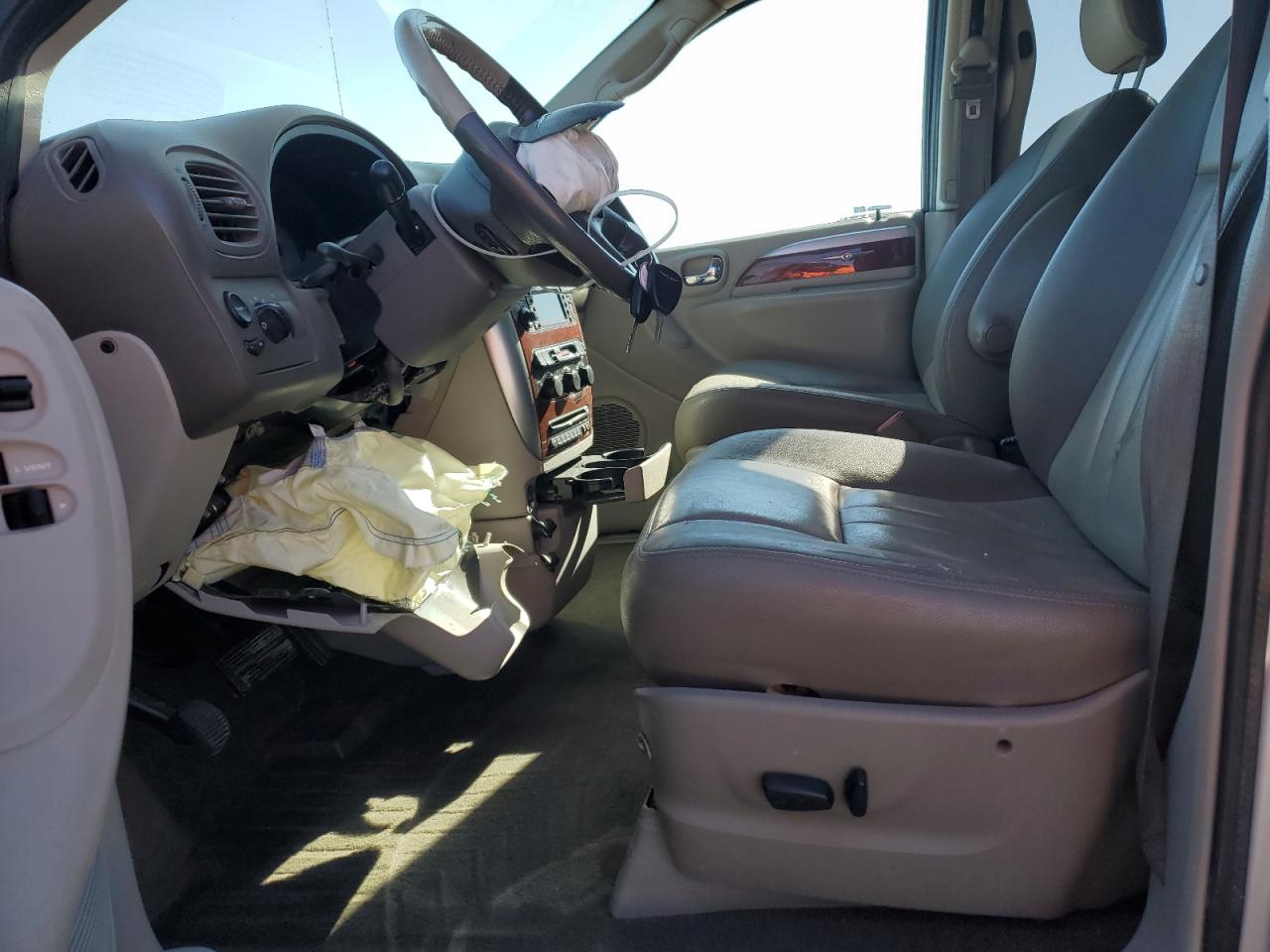 2006 Chrysler Town & Country Touring VIN: 2A4GP54L66R692950 Lot: 82706345