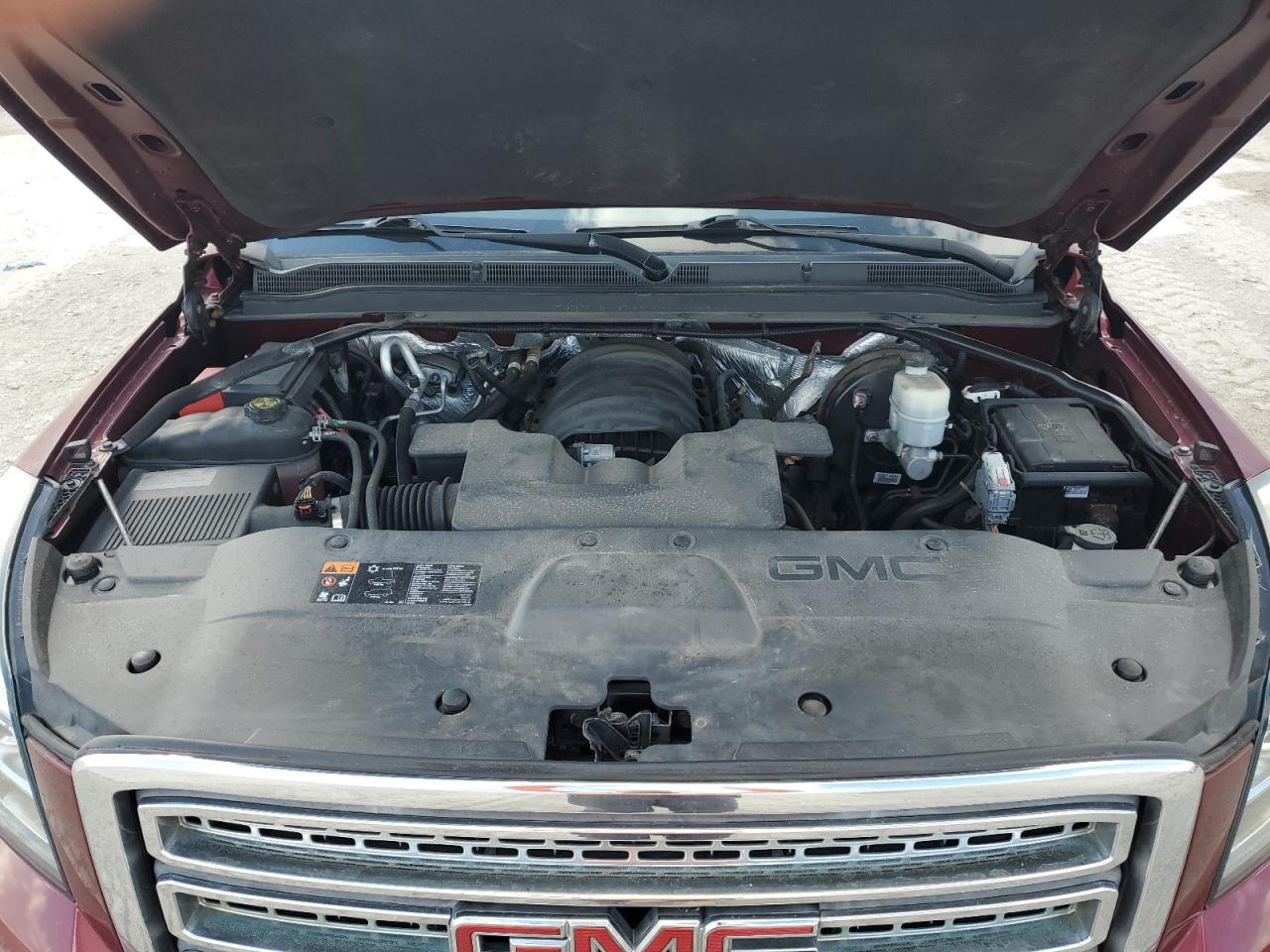 2016 GMC Yukon Xl C1500 Sle VIN: 1GKS1FKC0GR267018 Lot: 90050215