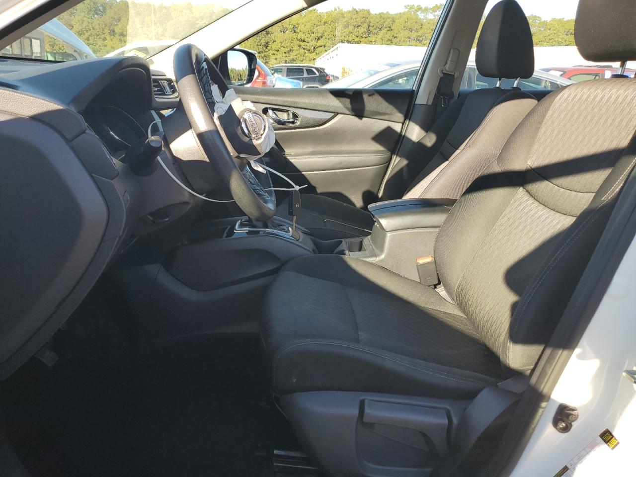 2017 Nissan Rogue S VIN: KNMAT2MV8HP615136 Lot: 85669225