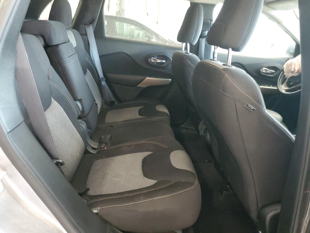 2018 Jeep Cherokee Latitude VIN: 1C4PJMCX1JD551284 Lot: 85382395