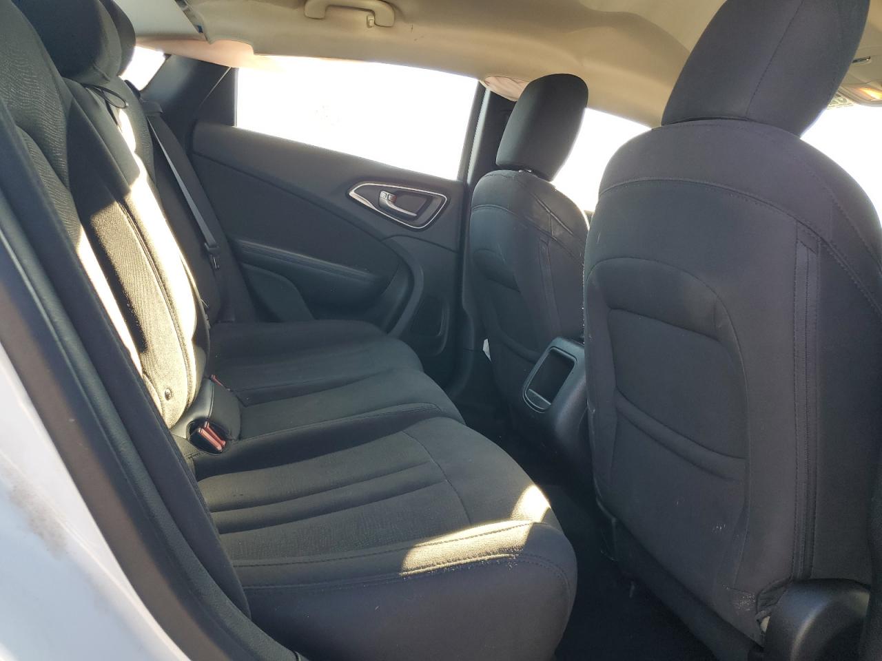 2015 Chrysler 200 Lx VIN: 1C3CCCFBXFN688930 Lot: 82529695