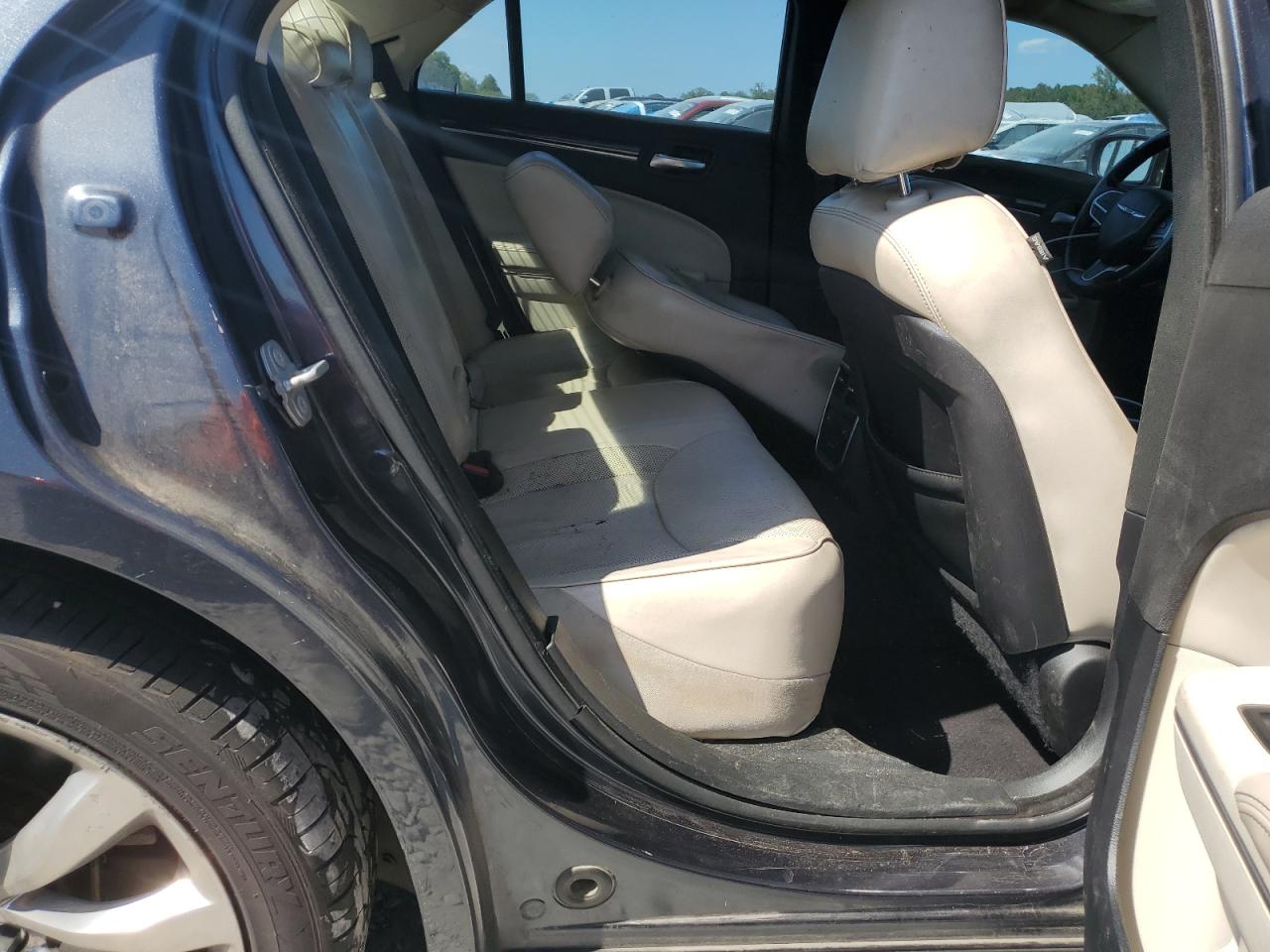 2018 Chrysler 300 Limited VIN: 2C3CCAEG1JH137059 Lot: 82185005