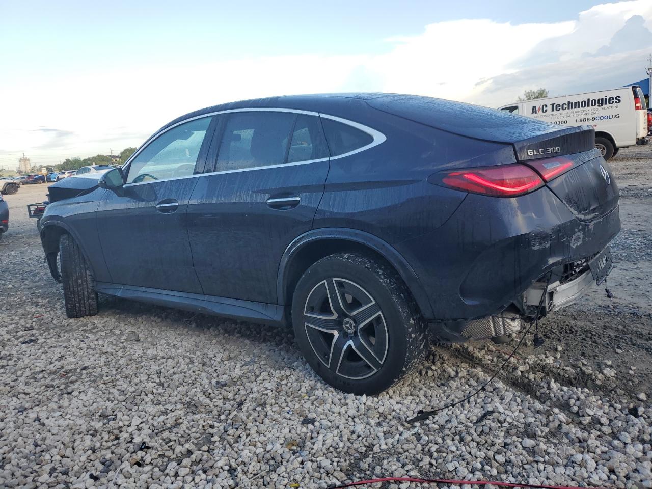 Фото: W1NKJ4HBXRF095897