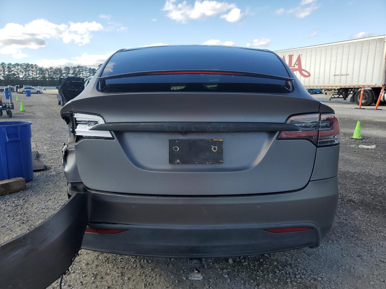 2018 Tesla Model X VIN: 5YJXCDE27JF089561 Lot: 90622115
