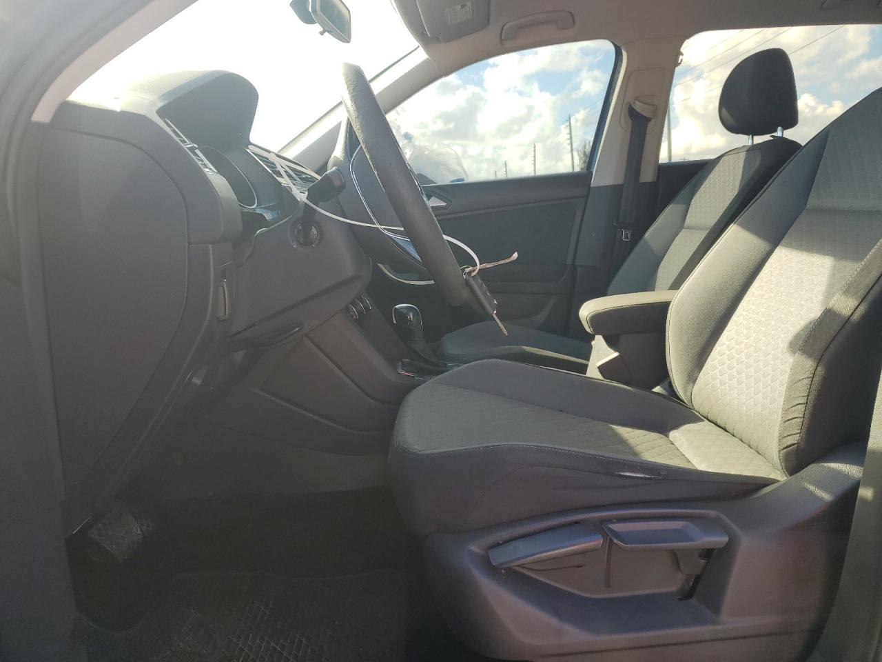 2019 Volkswagen Tiguan S VIN: 3VV0B7AX2KM042198 Lot: 89929235