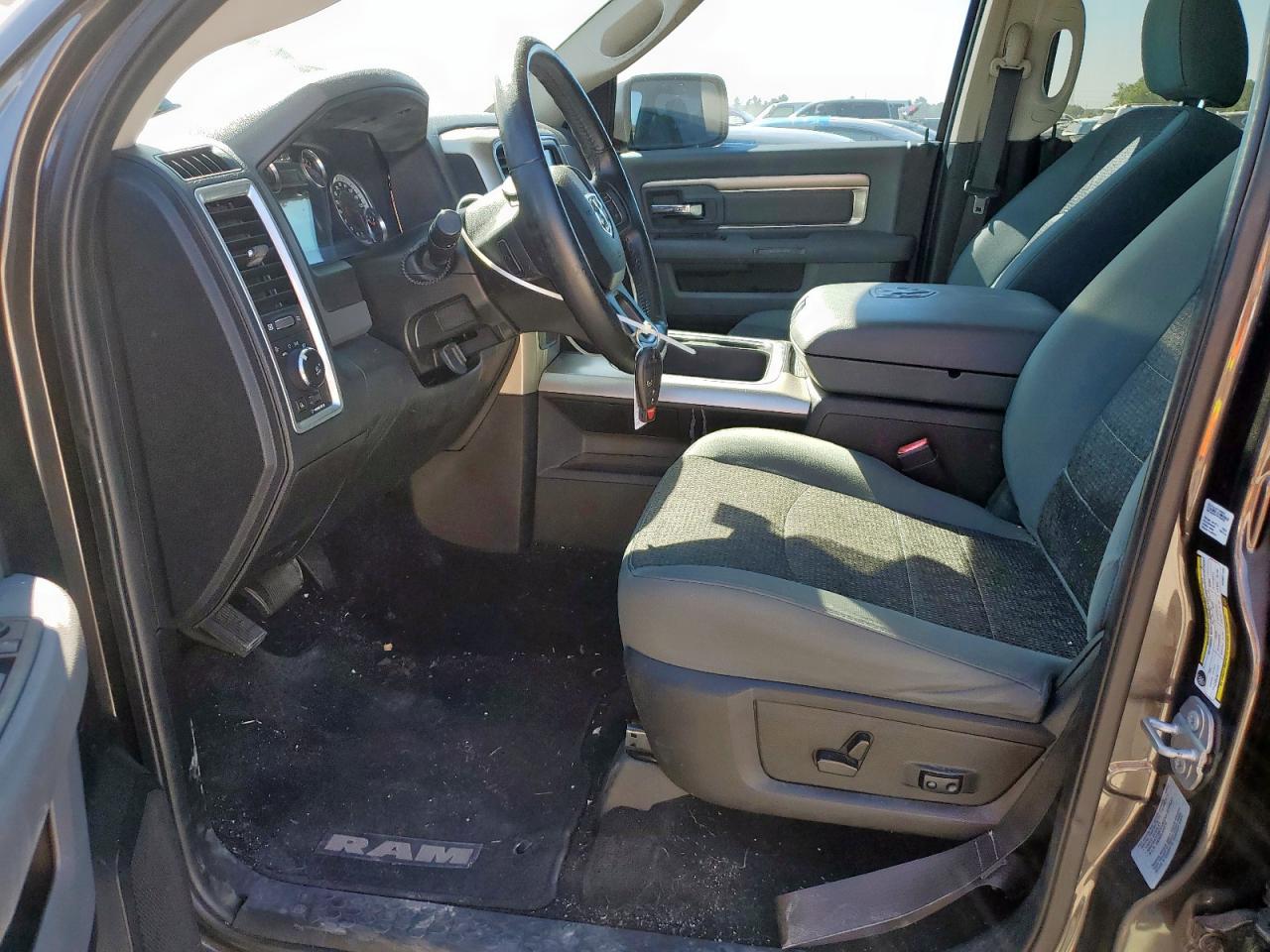 2017 Ram 1500 Slt VIN: 3C6RR6LT2HG637122 Lot: 86101005