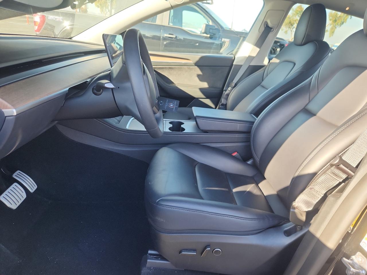 2024 Tesla Model Y VIN: 7SAYGDEF3RF069480 Lot: 89922565