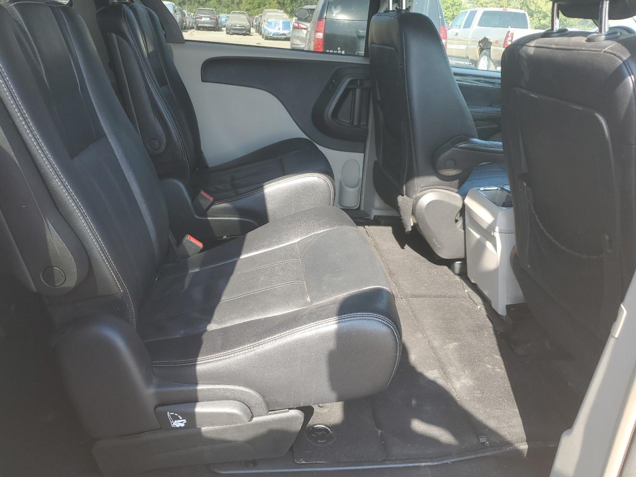 2015 Chrysler Town & Country Touring VIN: 2C4RC1BG9FR565344 Lot: 84783995