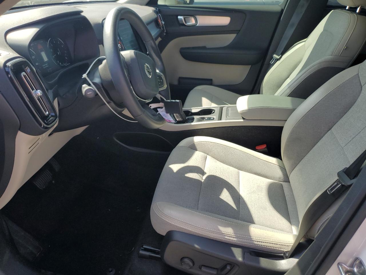2020 Volvo Xc40 T4 Momentum VIN: YV4AC2HK9L2248251 Lot: 82276615
