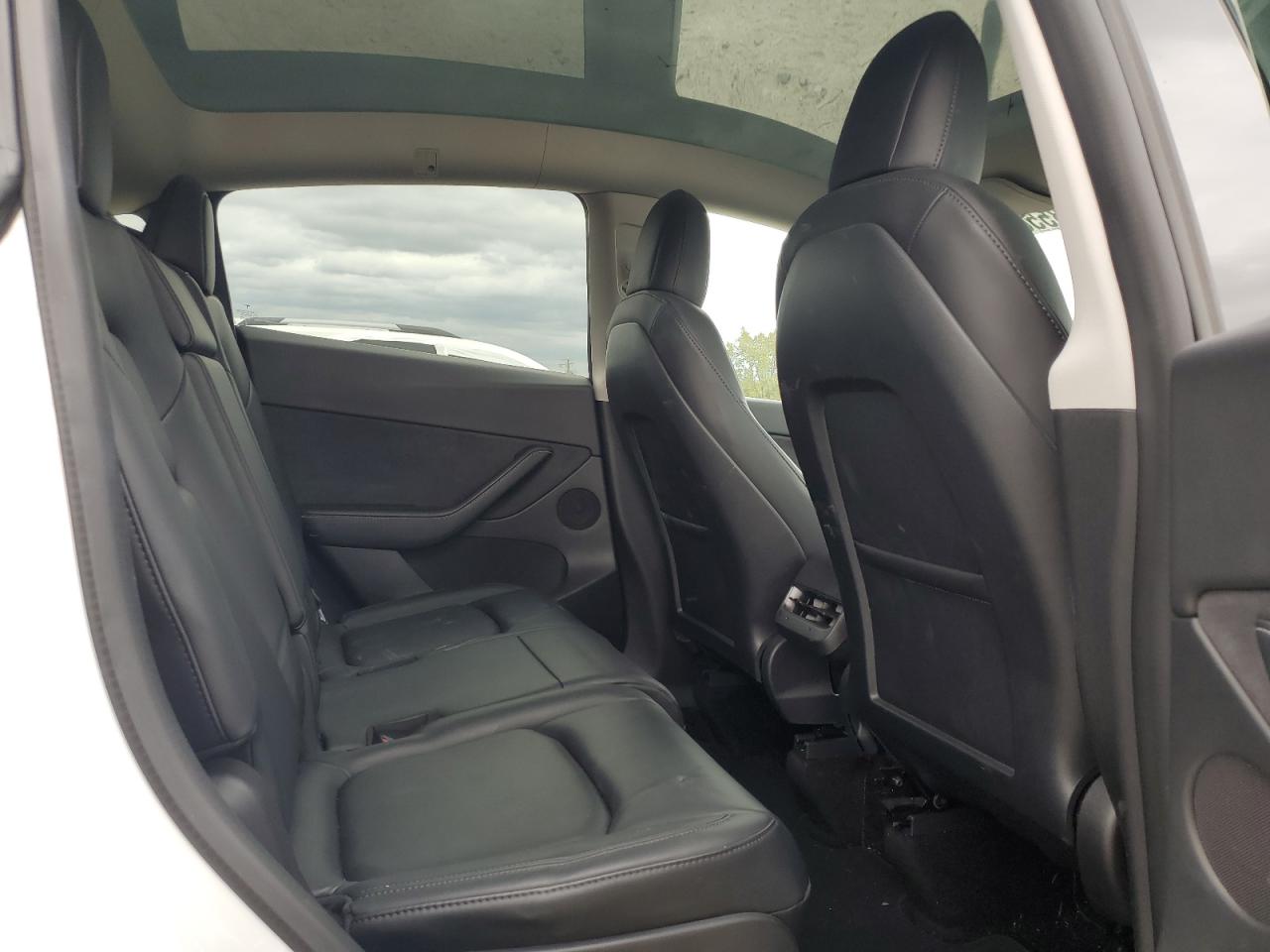 2022 Tesla Model Y VIN: 7SAYGAEE7NF327256 Lot: 85566075