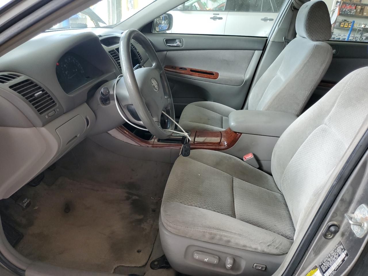 2004 Toyota Camry Le VIN: 4T1BE32K24U854749 Lot: 86070235