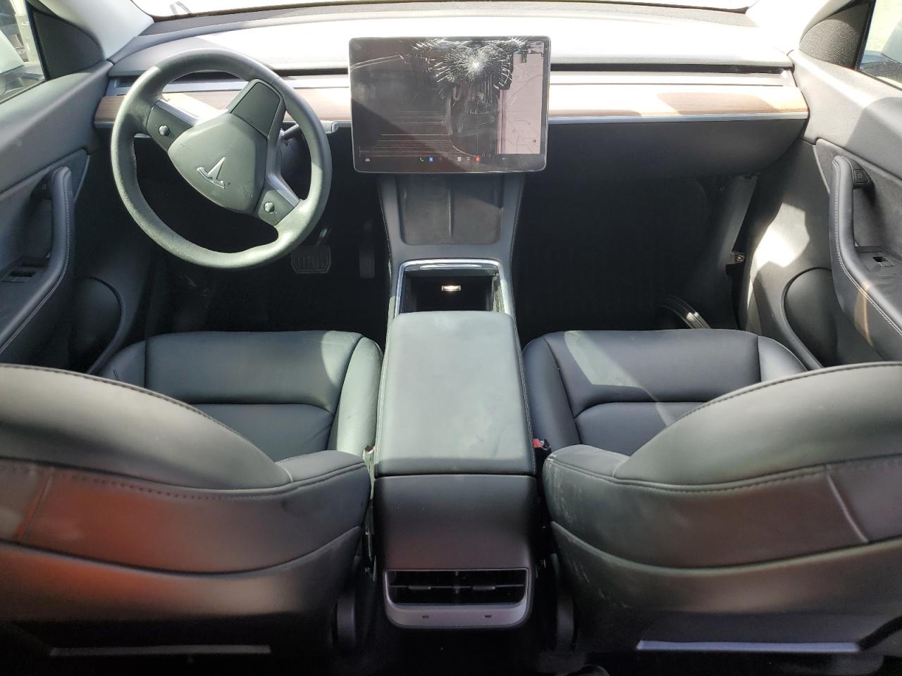 2022 Tesla Model Y VIN: 7SAYGDEE0NF377420 Lot: 81856635