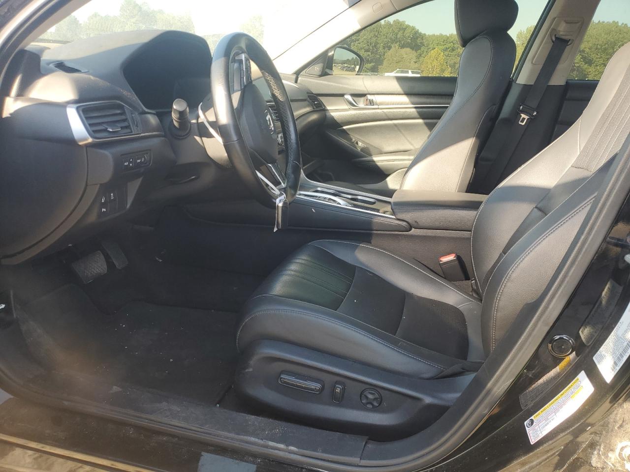 2022 Honda Accord Touring VIN: 1HGCV2F96NA010261 Lot: 81945825