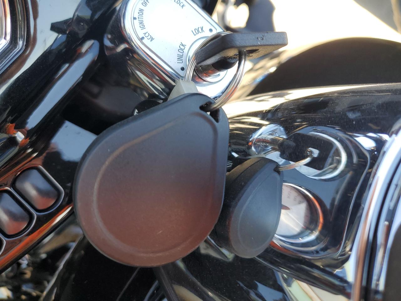 2016 Harley-Davidson Fltrxs Road Glide Special VIN: 1HD1KTM11GB669751 Lot: 84807475