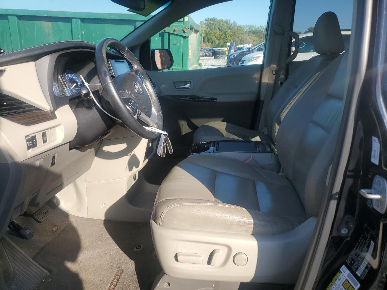 2015 Toyota Sienna Xle VIN: 5TDYK3DC2FS635861 Lot: 85832565