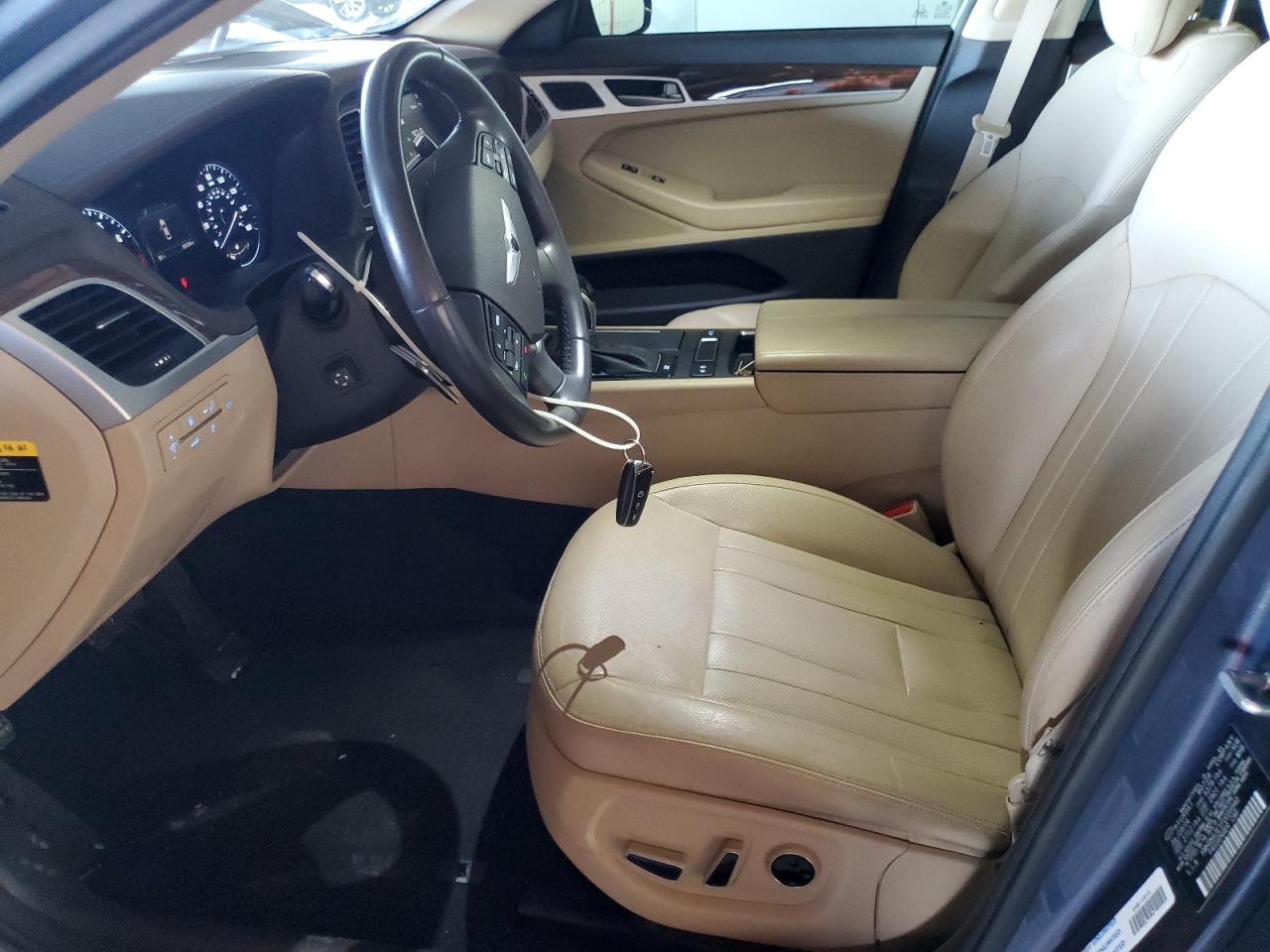 2015 Hyundai Genesis 3.8L VIN: KMHGN4JE1FU039940 Lot: 82191515