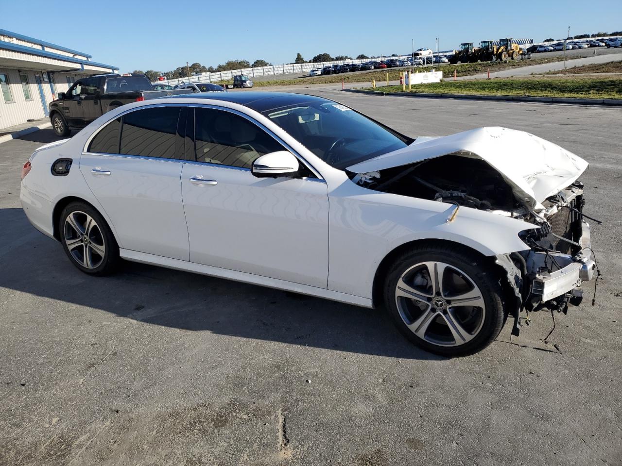 V (W213, S213, C238) V (W213, S213, C238)