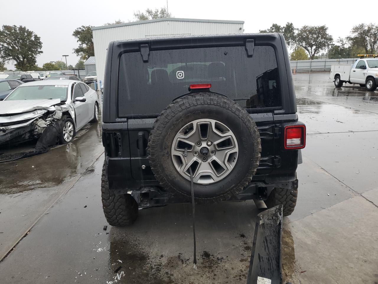 2018 Jeep Wrangler Unlimited Sport VIN: 1C4HJXDG2JW304221 Lot: 82467575