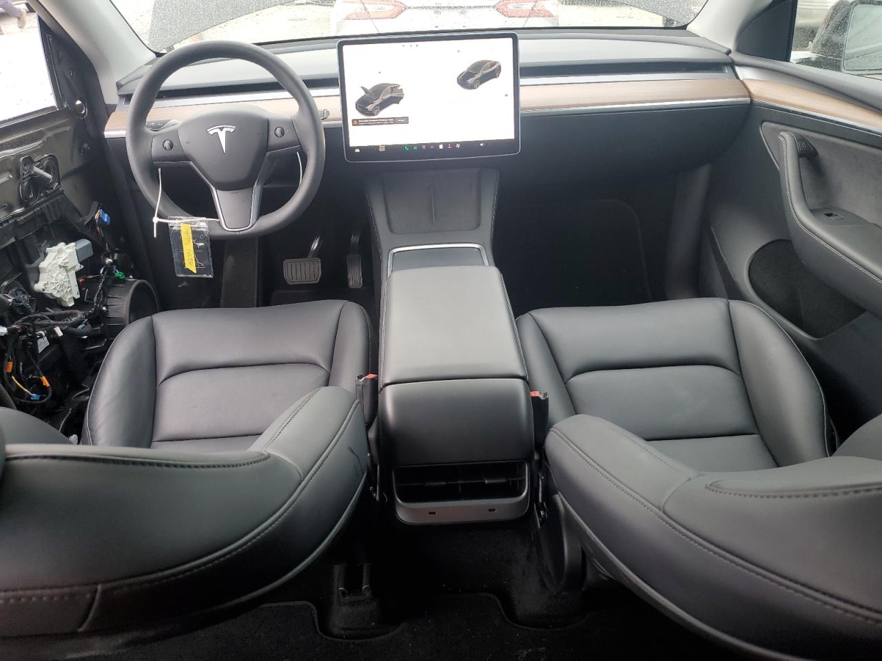 2024 Tesla Model Y VIN: 7SAYGDEE8RF155892 Lot: 81881675