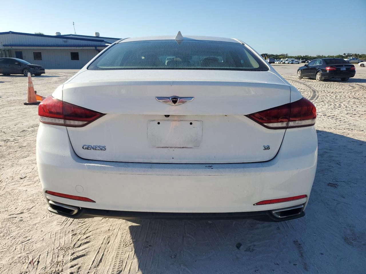 2015 Hyundai Genesis 3.8L VIN: KMHGN4JE6FU014001 Lot: 85002245