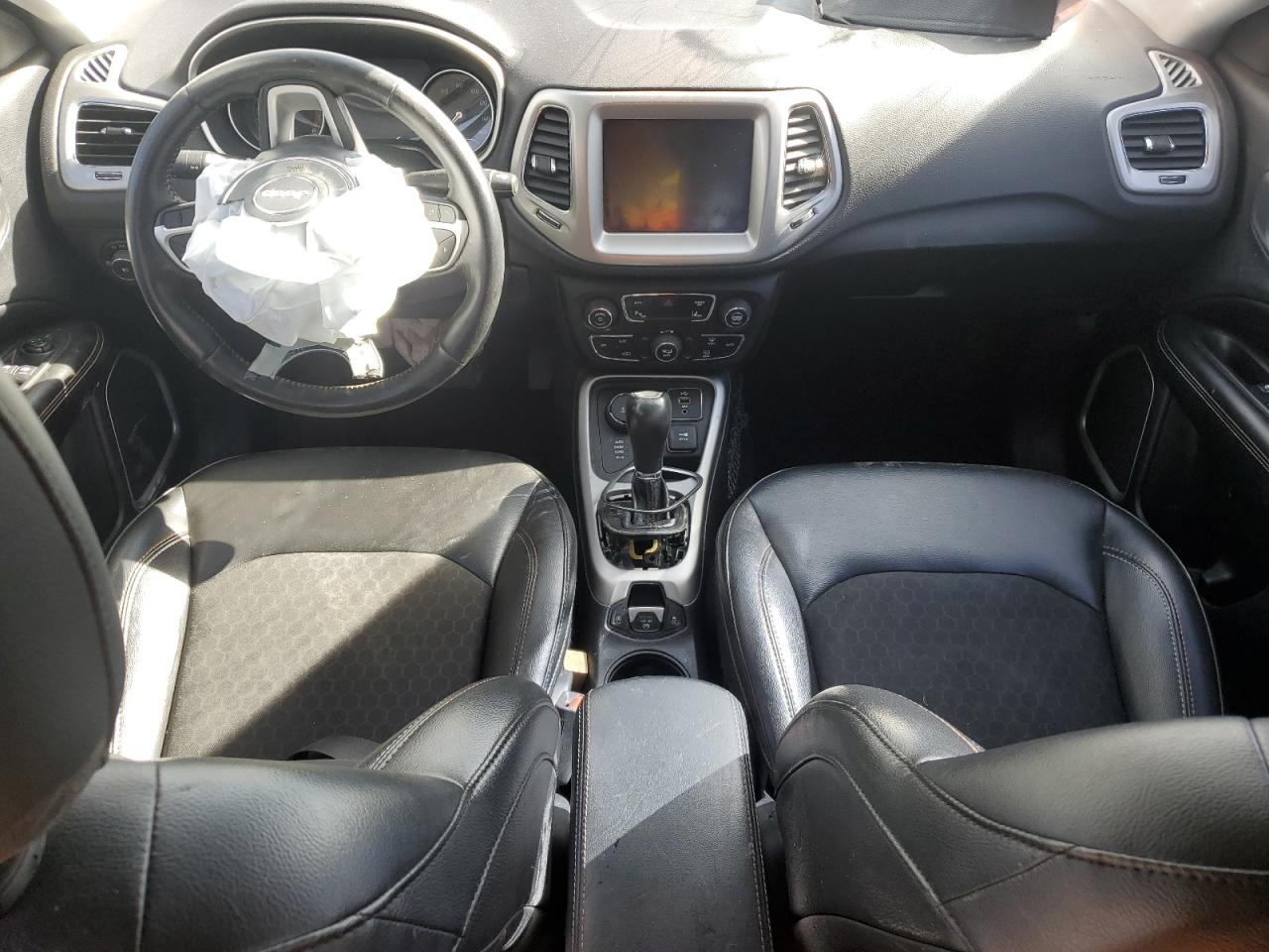 2018 Jeep Compass Latitude VIN: 3C4NJDBB1JT359743 Lot: 90902295