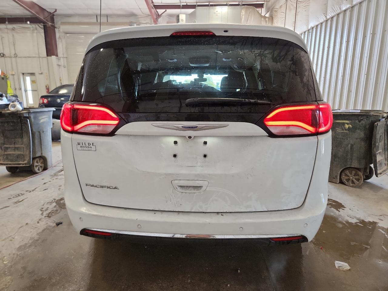 2019 Chrysler Pacifica Touring Plus VIN: 2C4RC1FGXKR640038 Lot: 82352005