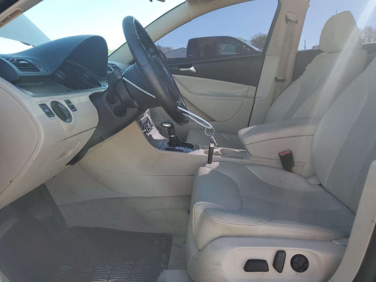 2010 Volkswagen Passat Komfort VIN: WVWJK7AN1AE068796 Lot: 82408025