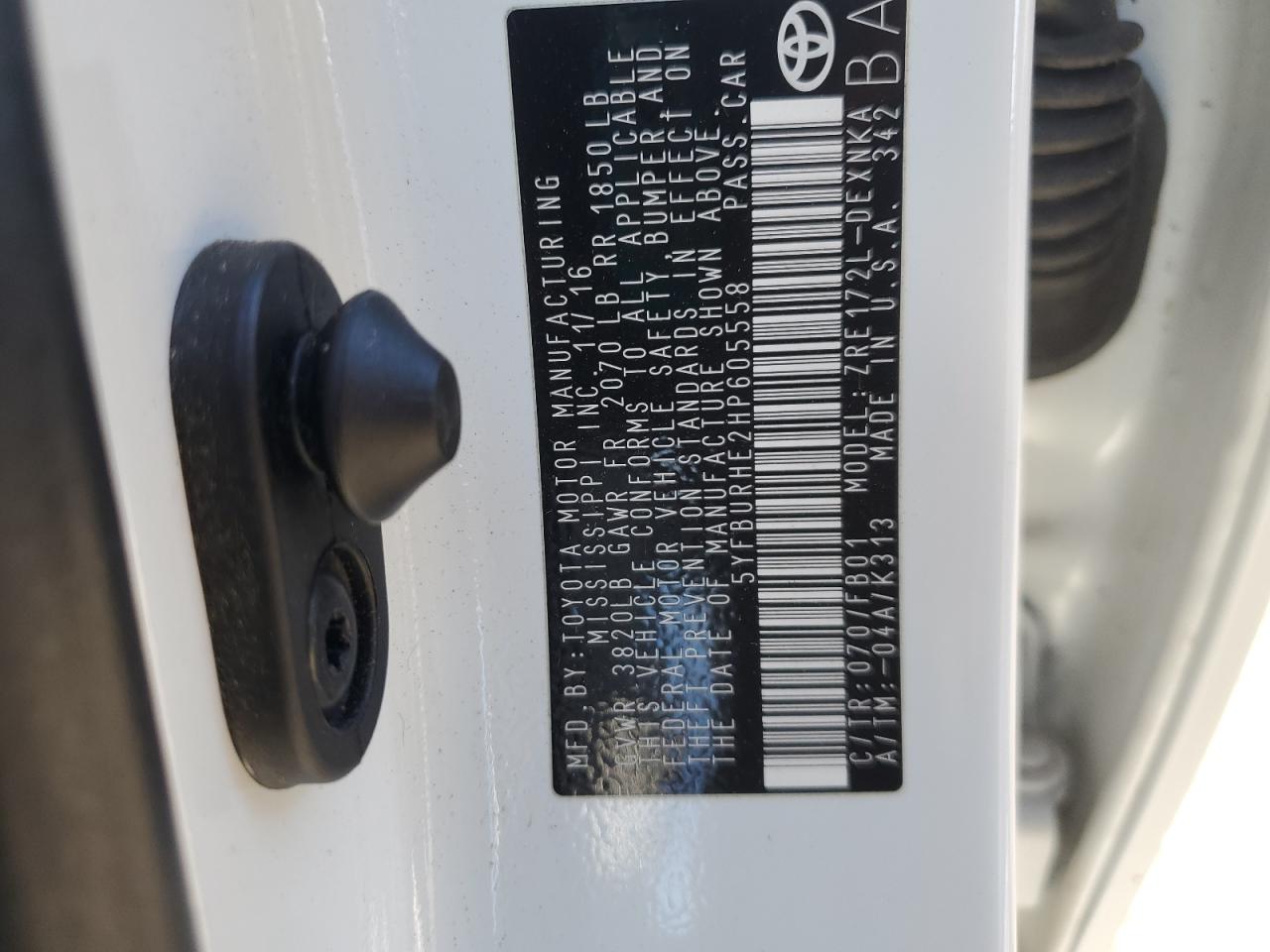 2017 Toyota Corolla L VIN: 5YFBURHE2HP605558 Lot: 85556975