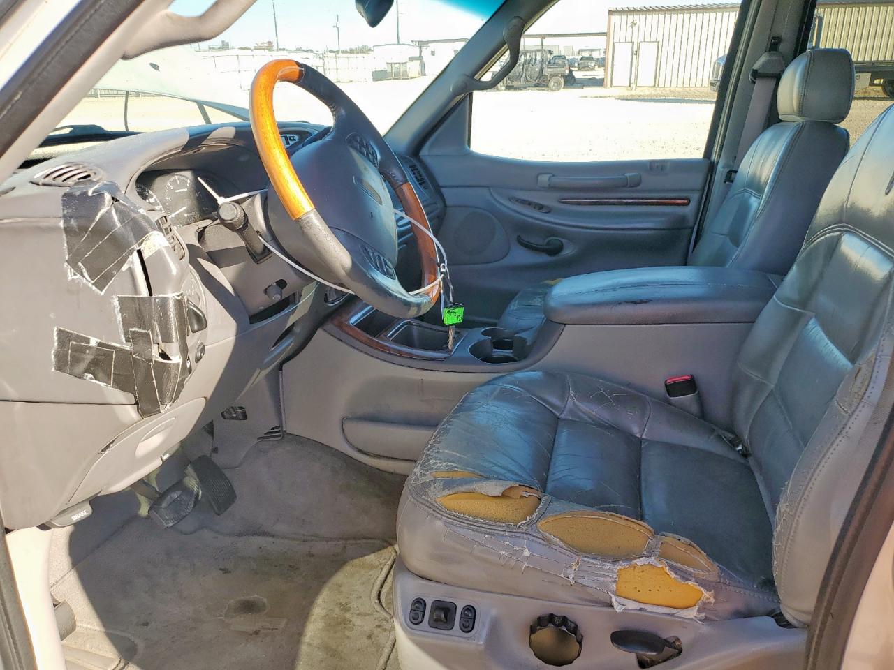 2000 Lincoln Navigator VIN: 5LMRU27A7YLJ14473 Lot: 90741995