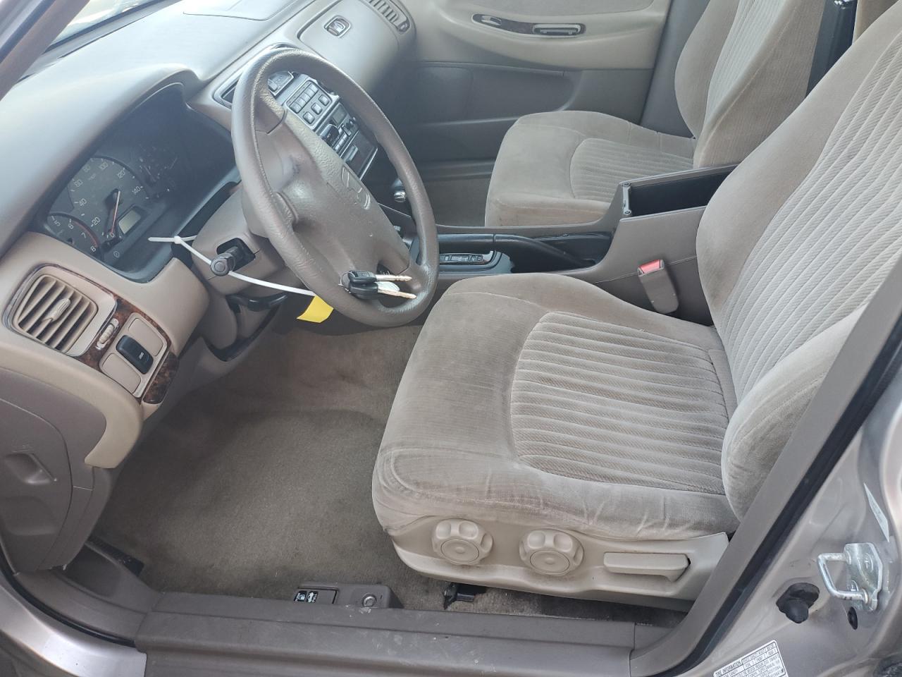 1998 Honda Accord Lx VIN: 1HGCG5647WA082037 Lot: 84946085