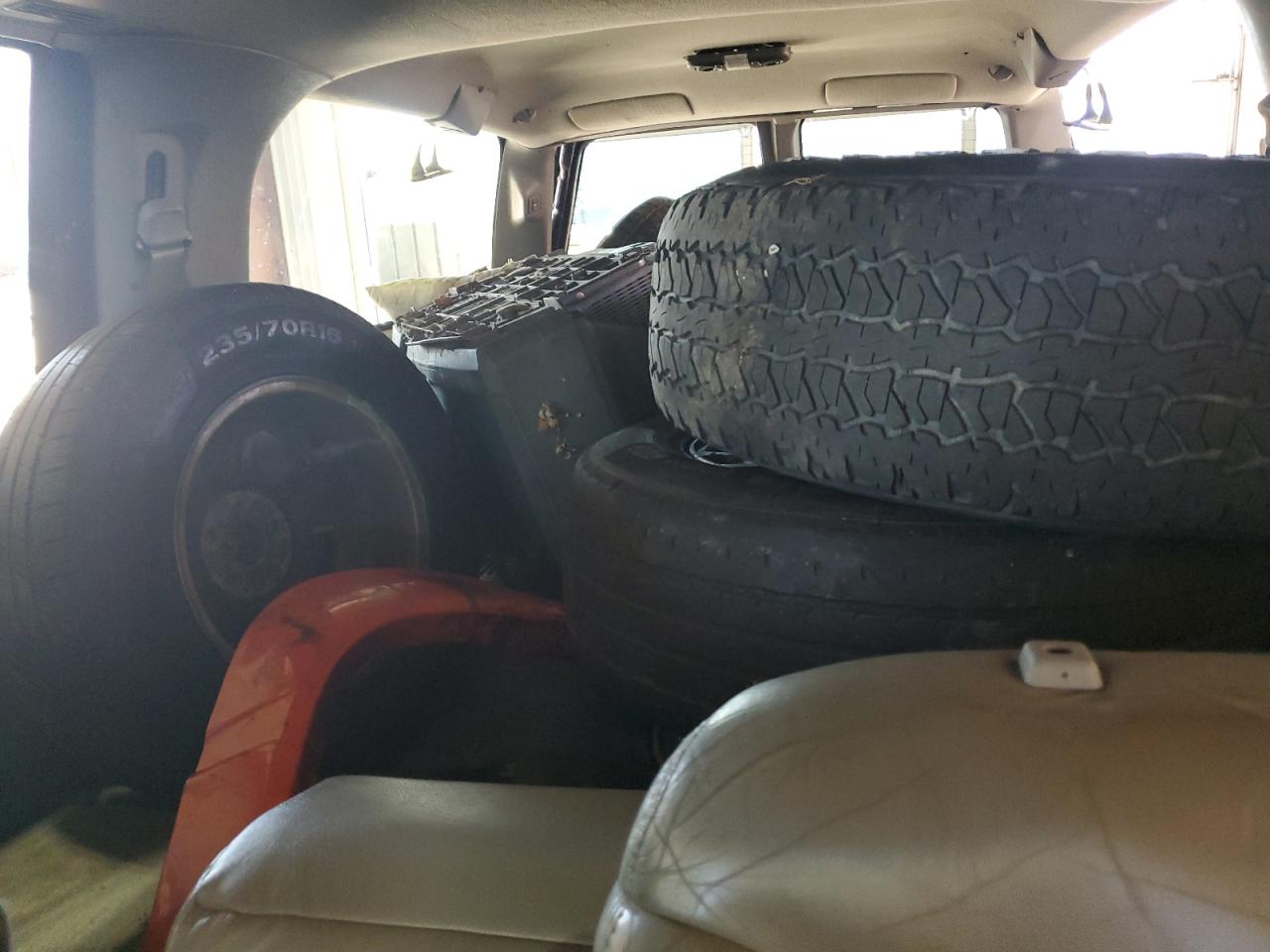 1999 GMC Suburban K1500 VIN: 1GKFK16R4XJ807369 Lot: 85537825