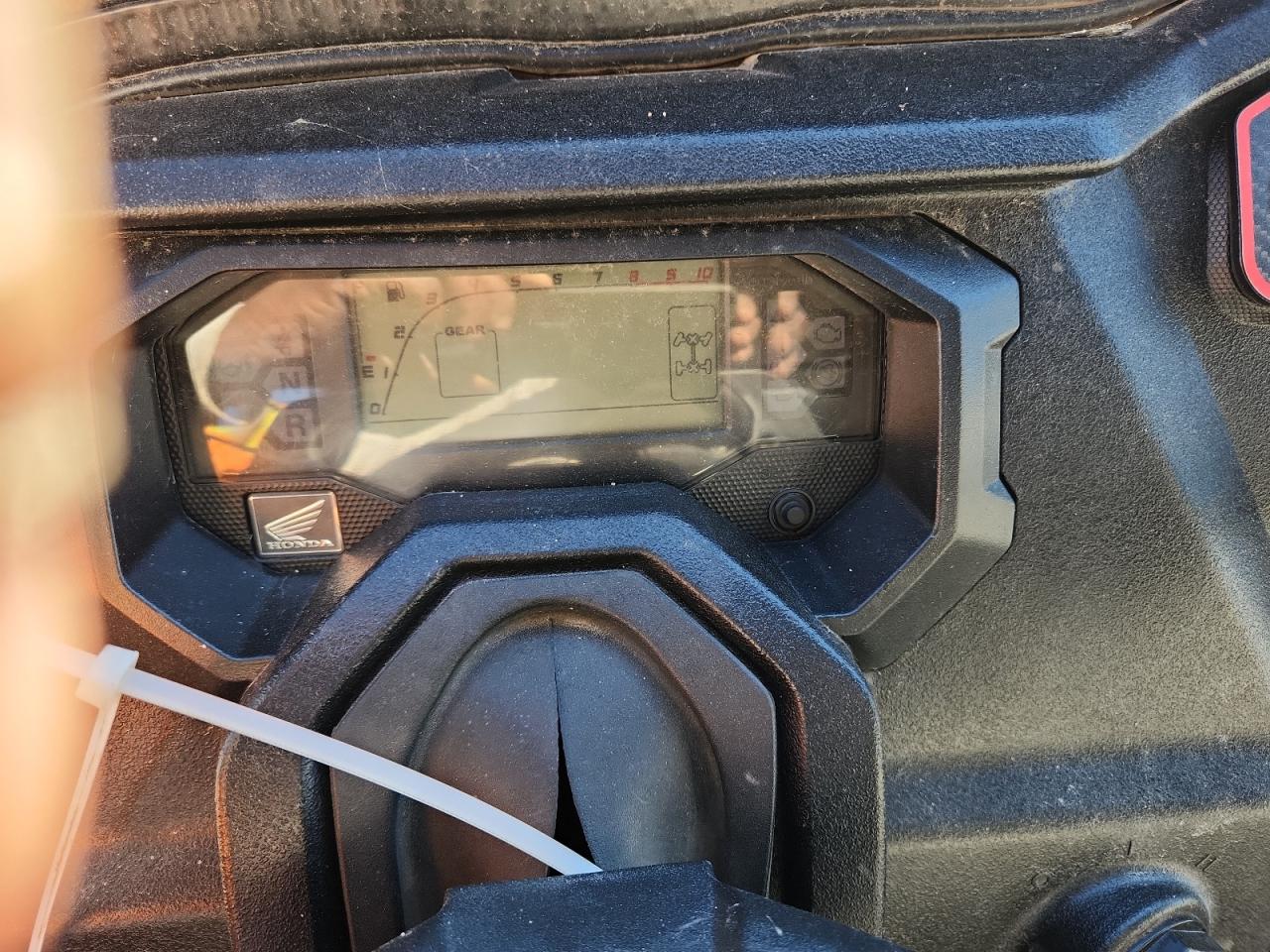 2017 Honda Sxs1000 M5 VIN: 1HFVE04T1H4100677 Lot: 85287335