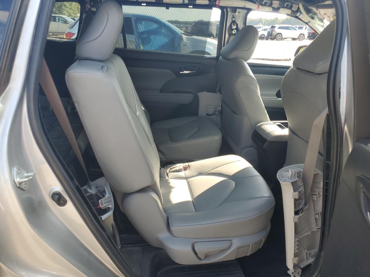 2022 Toyota Highlander Xle VIN: 5TDGZRAH9NS126293 Lot: 84921485