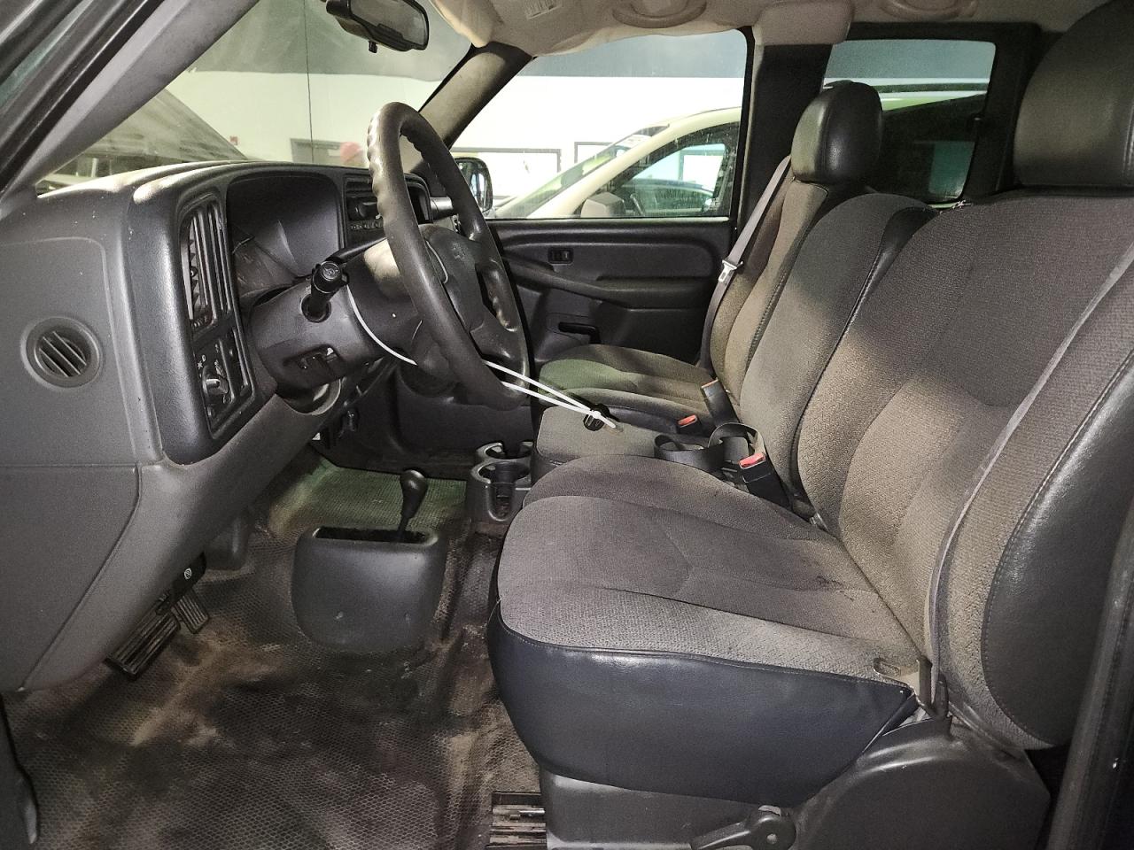 2004 Chevrolet Silverado K1500 VIN: 2GCEK19TX41165650 Lot: 87301825