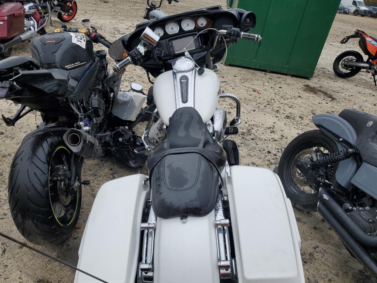 2017 Harley-Davidson Flhxs Street Glide Special VIN: 1HD1KRC16HB649453 Lot: 82155155