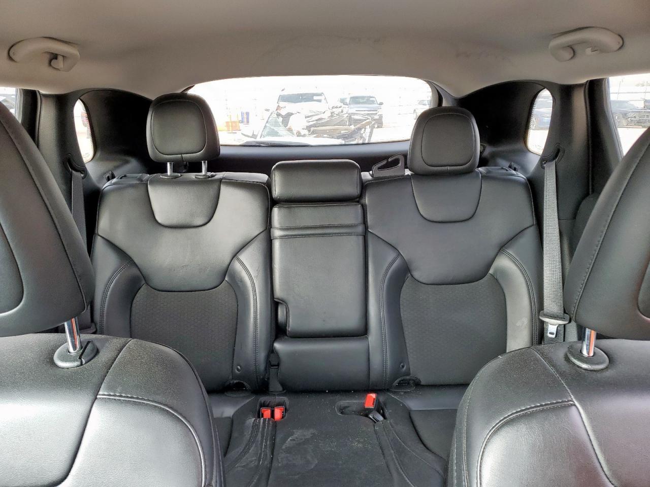 2019 Jeep Cherokee Latitude Plus VIN: 1C4PJLLB2KD377693 Lot: 90066355