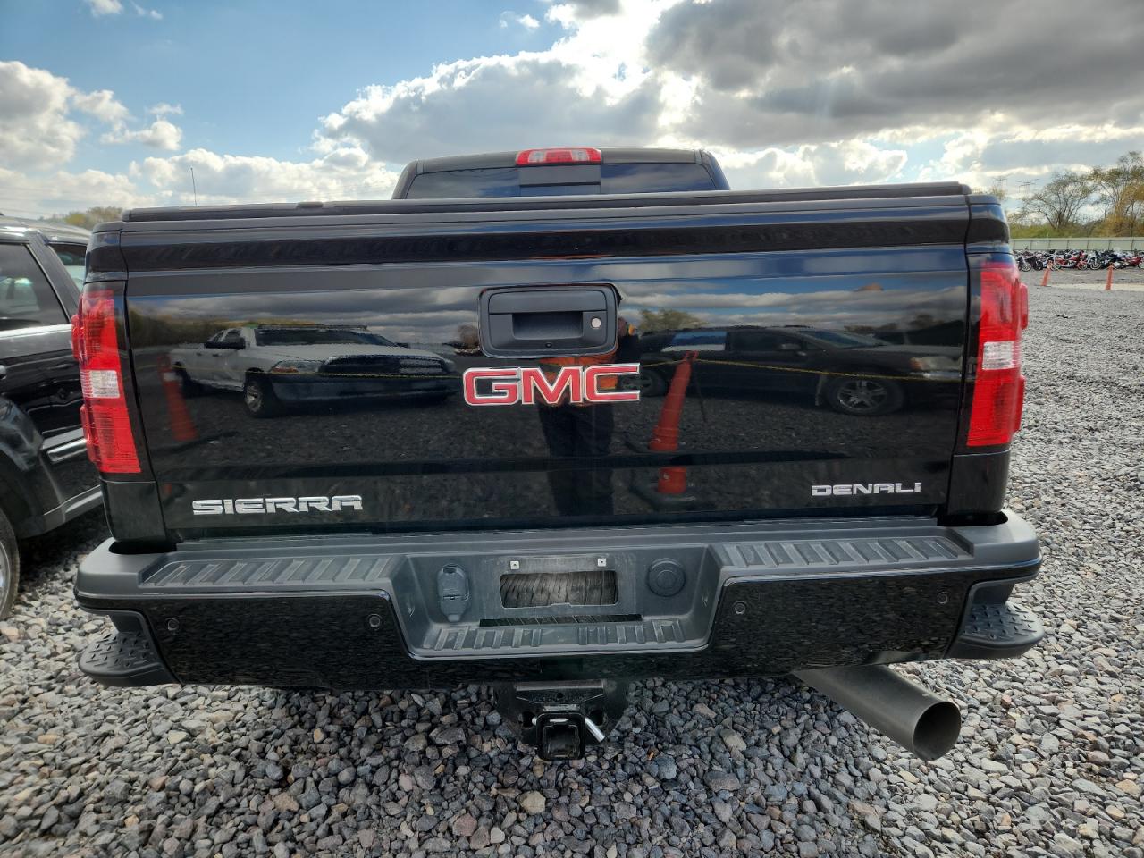 2018 GMC Sierra K2500 Denali VIN: 1GT12UEY8JF122270 Lot: 90699985
