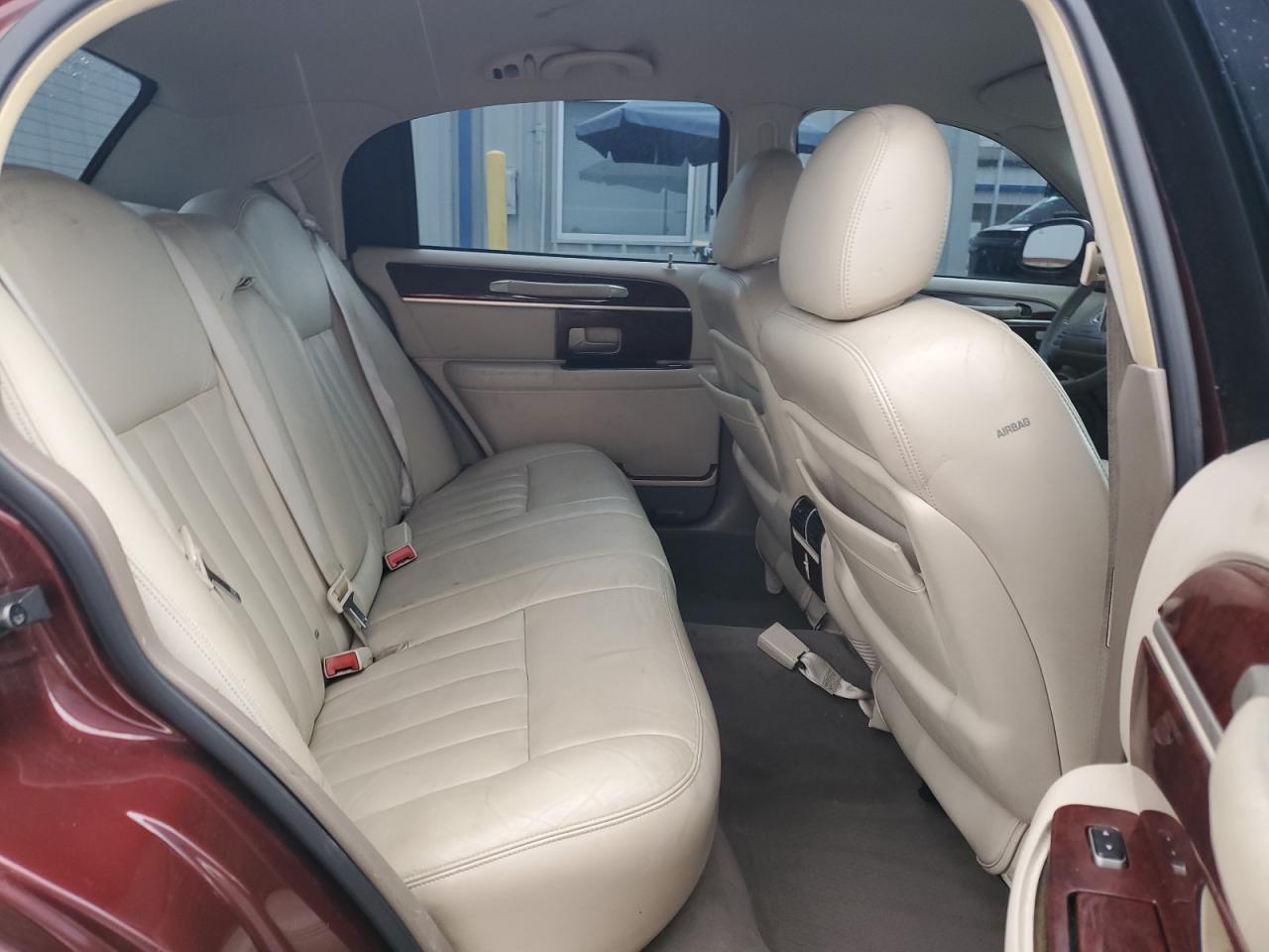2003 Lincoln Town Car Executive VIN: 1LNHM81WX3Y644373 Lot: 85861995