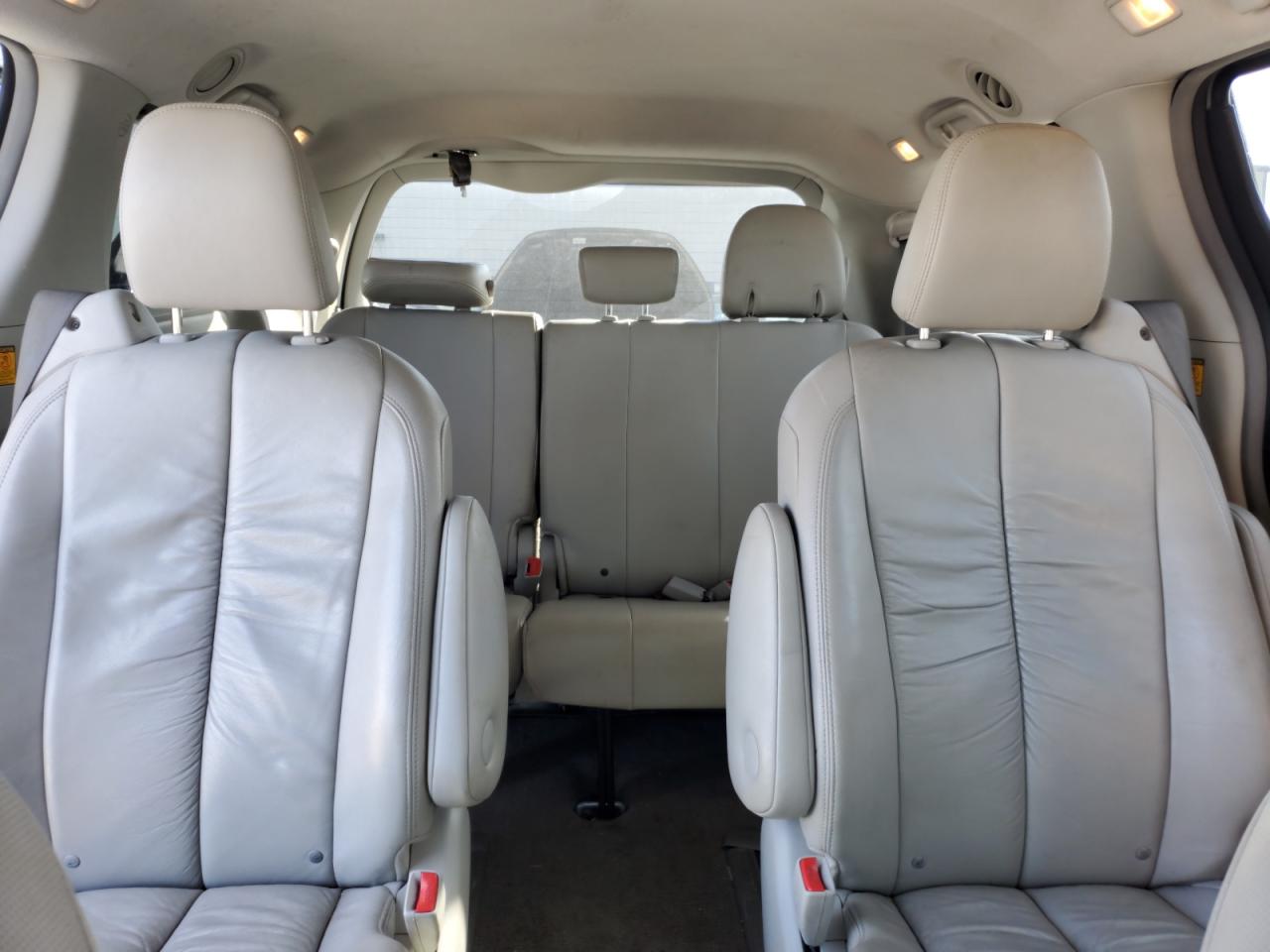 2011 Toyota Sienna Xle VIN: 5TDDK3DC7BS012731 Lot: 81952235