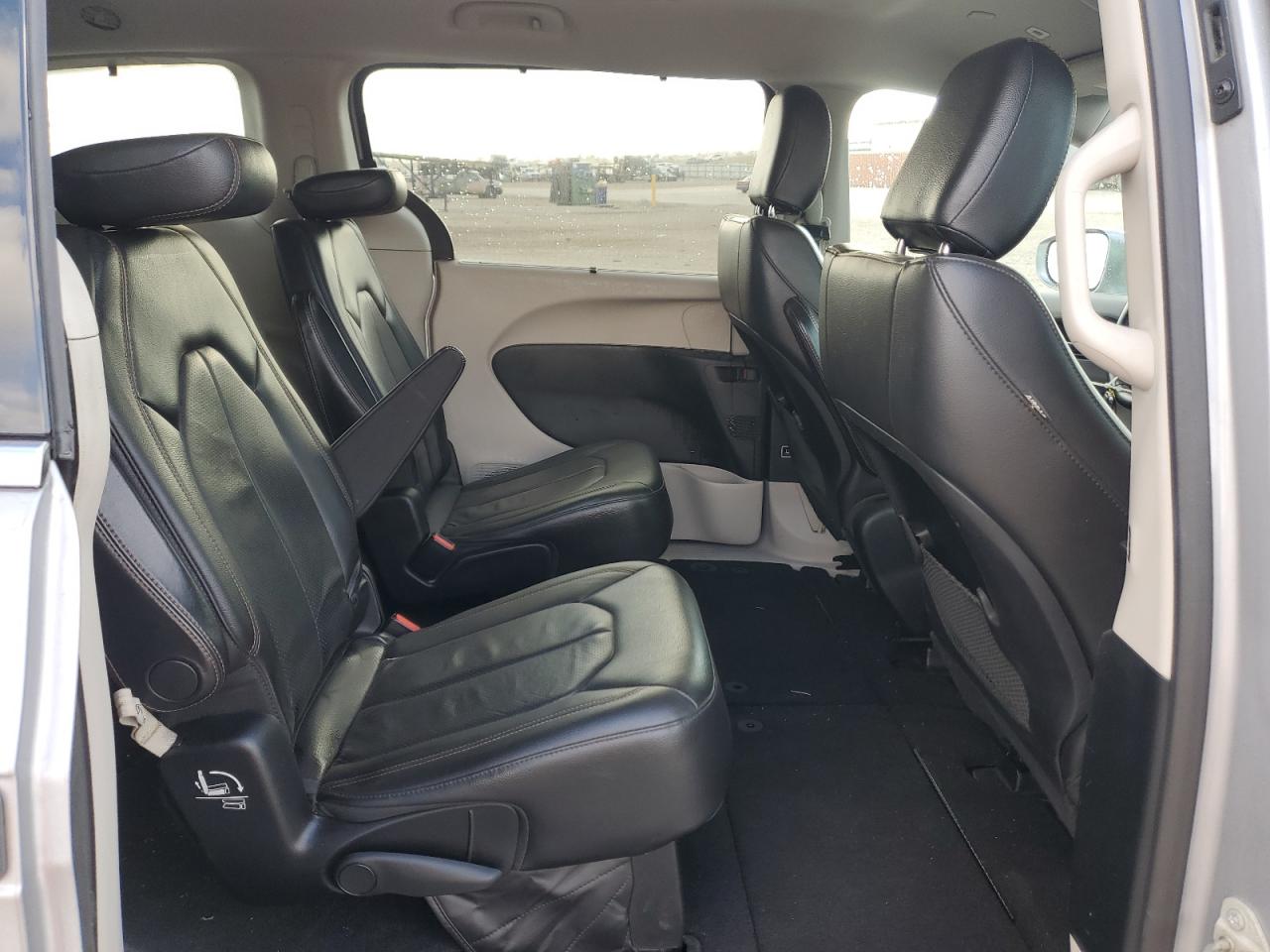 2018 Chrysler Pacifica Touring L VIN: 2C4RC1BG0JR210992 Lot: 90378685