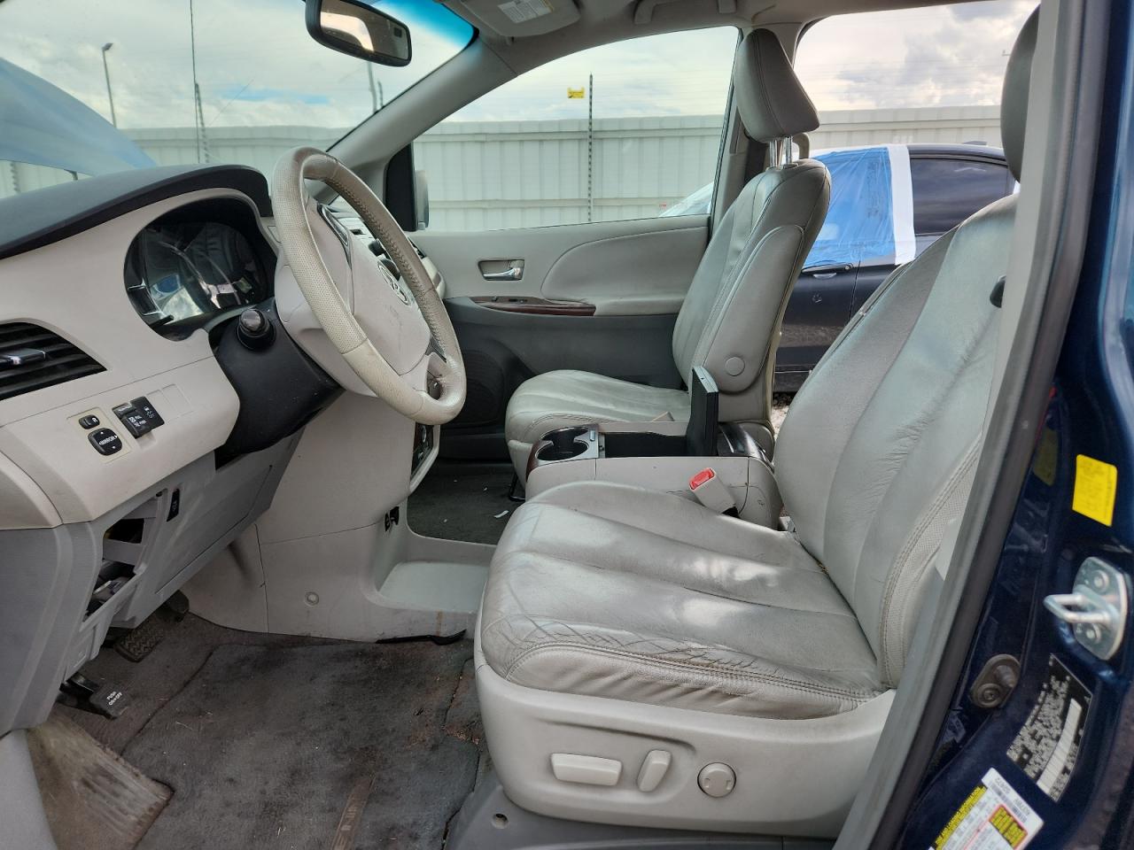 2011 Toyota Sienna Xle VIN: 5TDYK3DC4BS053562 Lot: 80666355