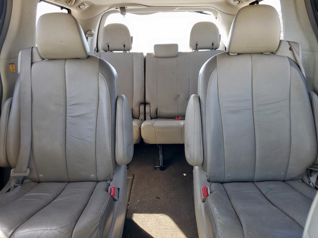 2011 Toyota Sienna Xle VIN: 5TDYK3DC6BS031742 Lot: 85943055